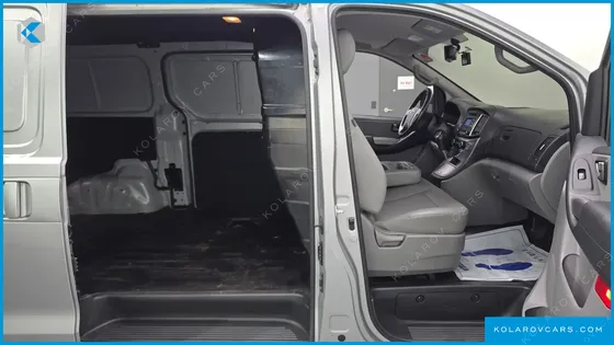 HYUNDAI STAREX VAN 3-SEATER