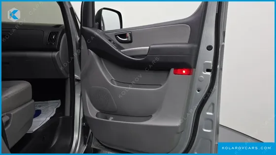 HYUNDAI STAREX VAN 3-SEATER