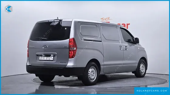 HYUNDAI STAREX VAN 3-SEATER