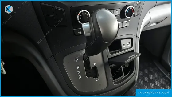 HYUNDAI STAREX VAN 3-SEATER