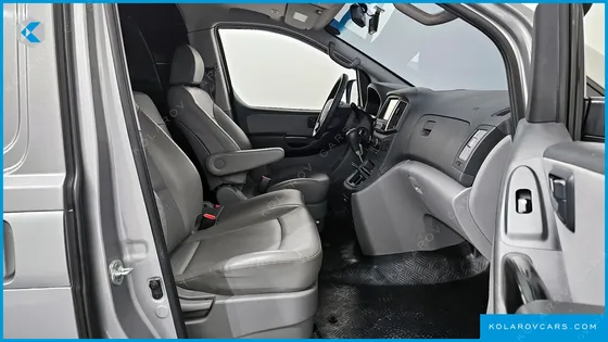 HYUNDAI STAREX VAN 3-SEATER