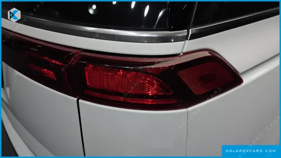 KIA CARNIVAL 9-SEATER SIGNATURE
