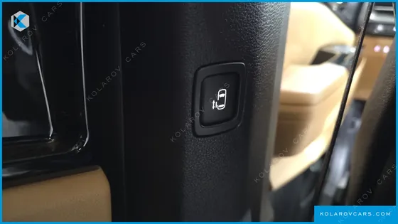 KIA CARNIVAL 9-SEATER SIGNATURE