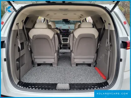 KIA CARNIVAL GASOLINE 9-SEATER SIGNATURE