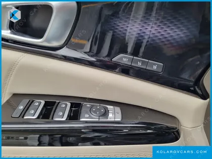 KIA CARNIVAL GASOLINE 9-SEATER SIGNATURE