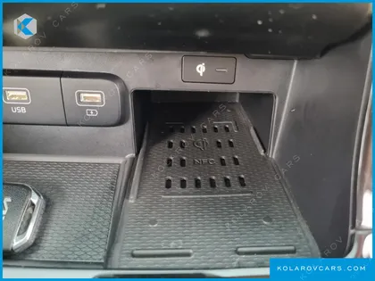 KIA CARNIVAL GASOLINE 9-SEATER SIGNATURE