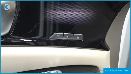 KIA CARNIVAL GASOLINE 7-SEATER SIGNATURE