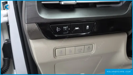 KIA CARNIVAL GASOLINE 7-SEATER SIGNATURE