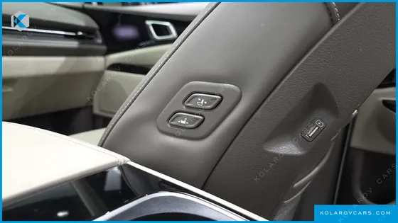 KIA CARNIVAL GASOLINE 7-SEATER SIGNATURE