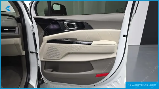 KIA CARNIVAL GASOLINE 7-SEATER SIGNATURE