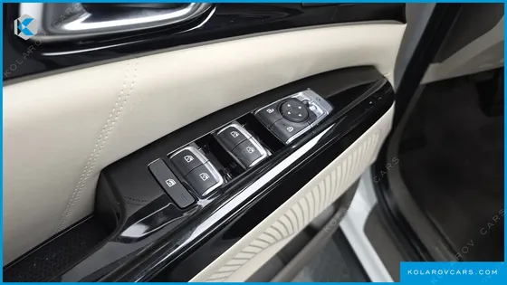 KIA CARNIVAL GASOLINE 7-SEATER SIGNATURE