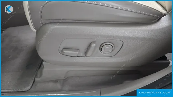 KIA CARNIVAL GASOLINE 7-SEATER SIGNATURE