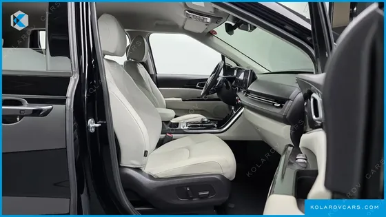 KIA CARNIVAL GASOLINE 7-SEATER SIGNATURE