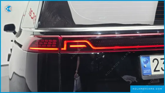 KIA CARNIVAL GASOLINE 7-SEATER SIGNATURE