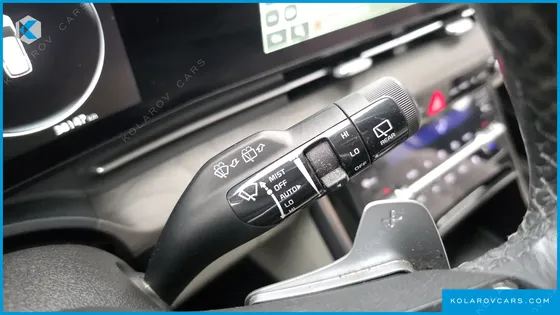 KIA CARNIVAL GASOLINE 7-SEATER SIGNATURE