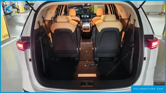 KIA CARNIVAL 9-SEATER PRESTIGE