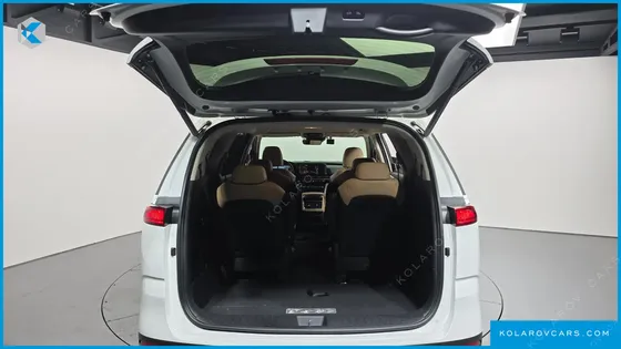 KIA CARNIVAL 9-SEATER SIGNATURE