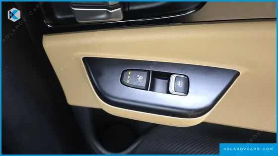 KIA CARNIVAL 9-SEATER PRESTIGE