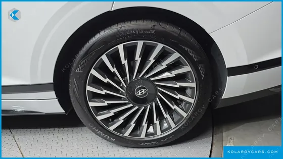 HYUNDAI GRANDEUR 2,5 GASOLINE 2WD