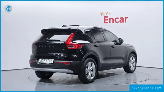 VOLVO XC40 T4 MOMENTUM