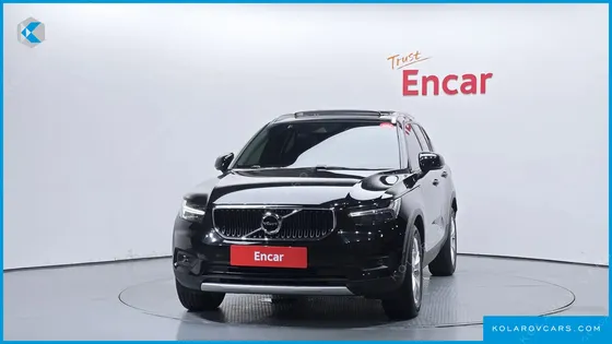 VOLVO XC40 T4 MOMENTUM