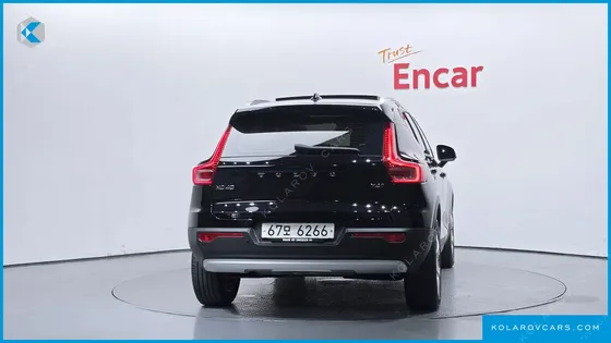 VOLVO XC40 T4 MOMENTUM