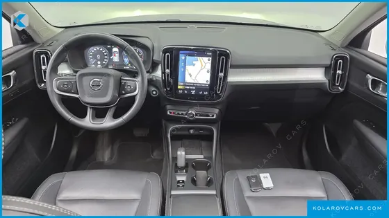 VOLVO XC40 T4 MOMENTUM