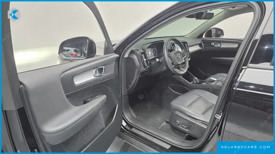 VOLVO XC40 T4 MOMENTUM