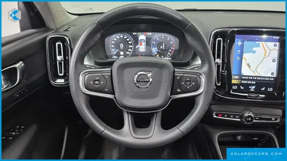 VOLVO XC40 T4 MOMENTUM
