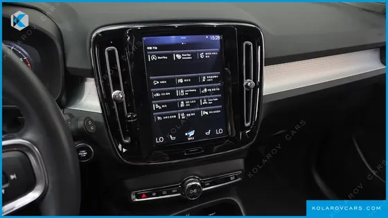VOLVO XC40 T4 MOMENTUM