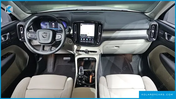 VOLVO XC40 B4 ULTIMATE BRIGHT