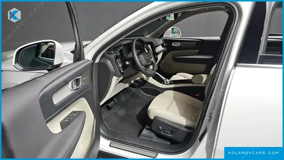 VOLVO XC40 B4 ULTIMATE BRIGHT