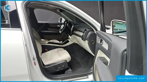 VOLVO XC40 B4 ULTIMATE BRIGHT