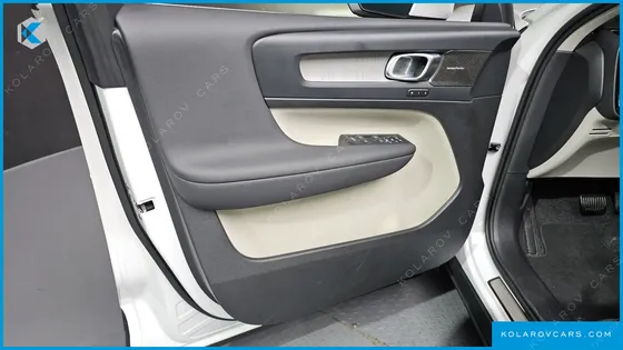 VOLVO XC40 B4 ULTIMATE BRIGHT