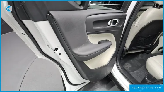 VOLVO XC40 B4 ULTIMATE BRIGHT