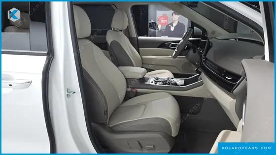 KIA CARNIVAL GASOLINE 7-SEATER SIGNATURE