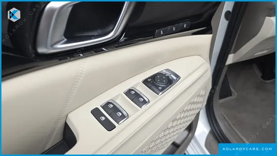 KIA CARNIVAL GASOLINE 7-SEATER SIGNATURE