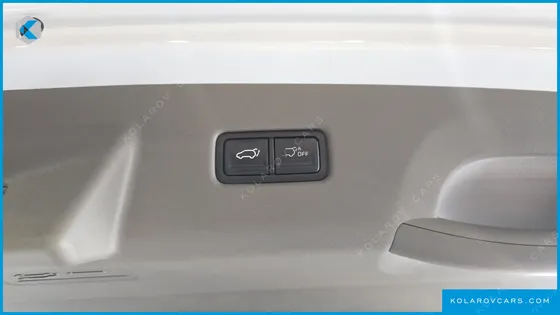 KIA CARNIVAL GASOLINE 7-SEATER SIGNATURE