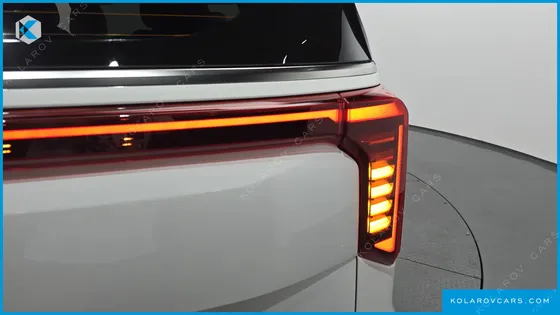 KIA CARNIVAL GASOLINE 7-SEATER SIGNATURE