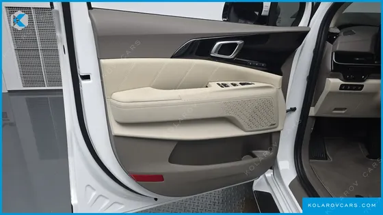 KIA CARNIVAL GASOLINE 7-SEATER SIGNATURE