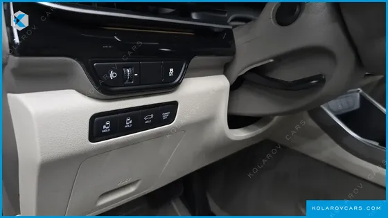 KIA CARNIVAL GASOLINE 7-SEATER SIGNATURE