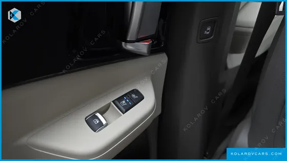 KIA CARNIVAL GASOLINE 7-SEATER SIGNATURE