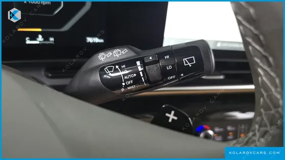 KIA CARNIVAL GASOLINE 7-SEATER SIGNATURE