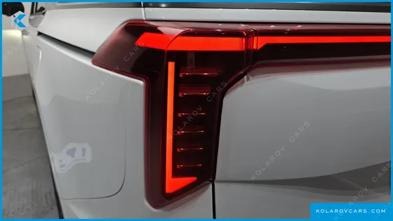 KIA CARNIVAL GASOLINE 9 SEATER X LINE