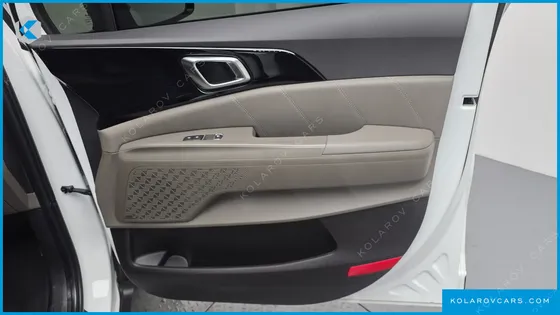 KIA CARNIVAL GASOLINE 9 SEATER X LINE