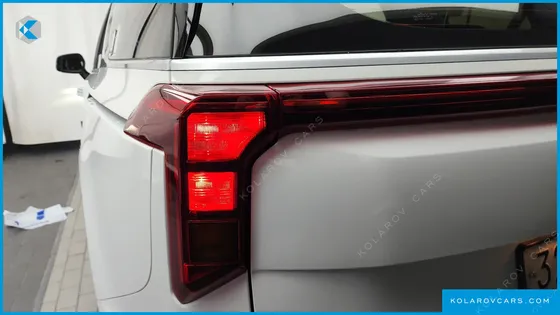 KIA CARNIVAL 9-SEATER PRESTIGE