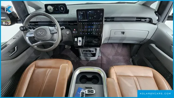 HYUNDAI STARIA LOUNGE 9-SEATER