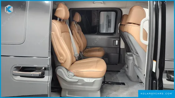 HYUNDAI STARIA LOUNGE 9-SEATER