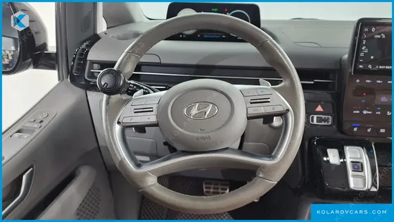 HYUNDAI STARIA LOUNGE 9-SEATER