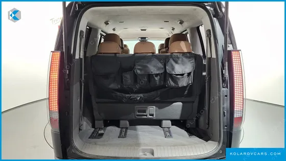 HYUNDAI STARIA LOUNGE 9-SEATER